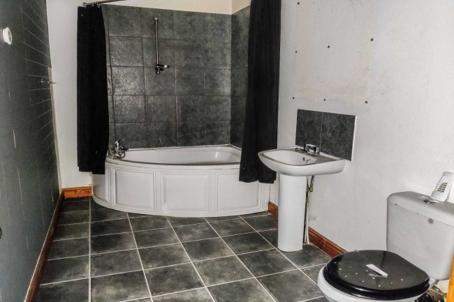 7 Ightenhill Park Lane, Burnley, BB12 0LE 1