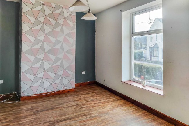 7 Ightenhill Park Lane, Burnley, BB12 0LE 1