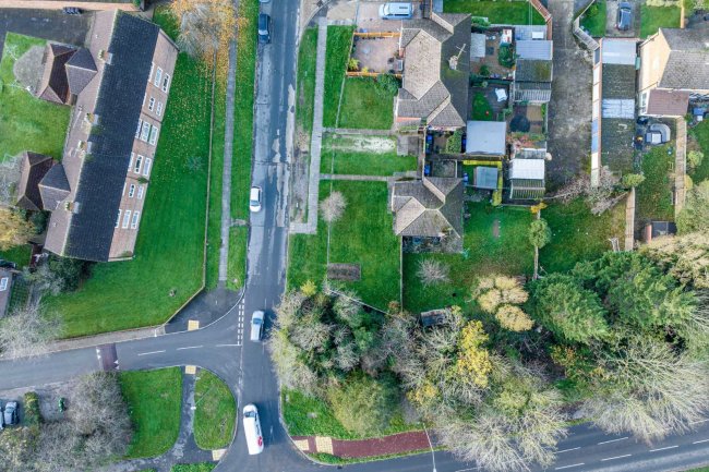 First Floor Flat, 4 Denham Green Lane, Uxbridge, Middlesex, UB9 5LD 
 9