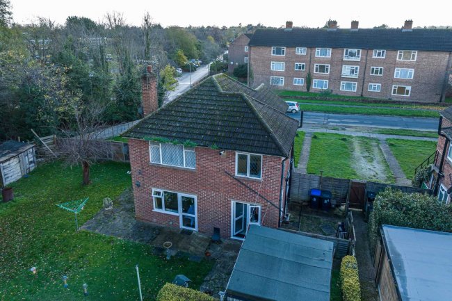 First Floor Flat, 4 Denham Green Lane, Uxbridge, Middlesex, UB9 5LD 
 9