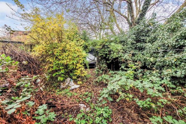 10 Russell Gardens, West Drayton UB7 0LR 5