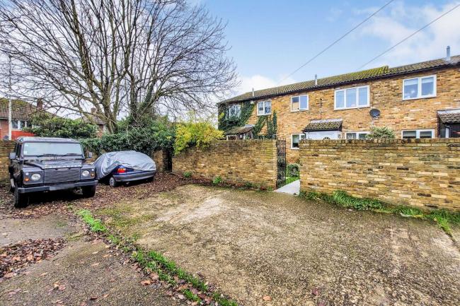10 Russell Gardens, West Drayton UB7 0LR 5