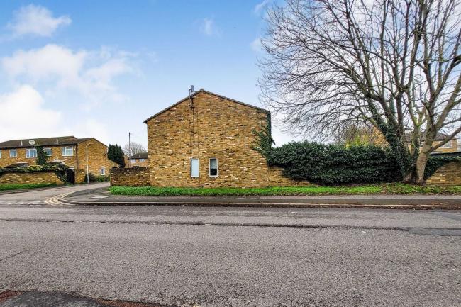 10 Russell Gardens, West Drayton UB7 0LR 5