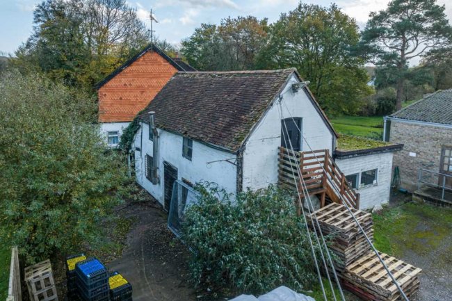 Kings Farm, Dorking Road, Kingsfold, RH12 3SA  3