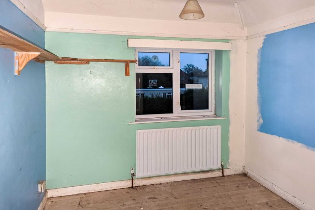 14 Elizabeth Way, Stoke Poges, Slough, SL2 4LQ
 6