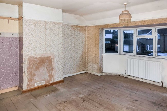 14 Elizabeth Way, Stoke Poges, Slough, SL2 4LQ
 6