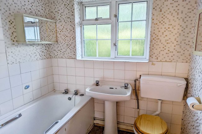 10 Vine Road, Stoke Poges, Slough, SL2 4DP 7