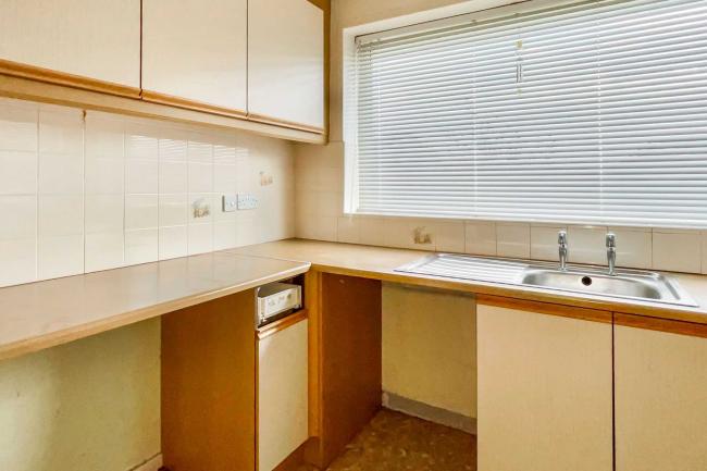 24 Middlebrook Drive, Bradford BD8 0EU 4