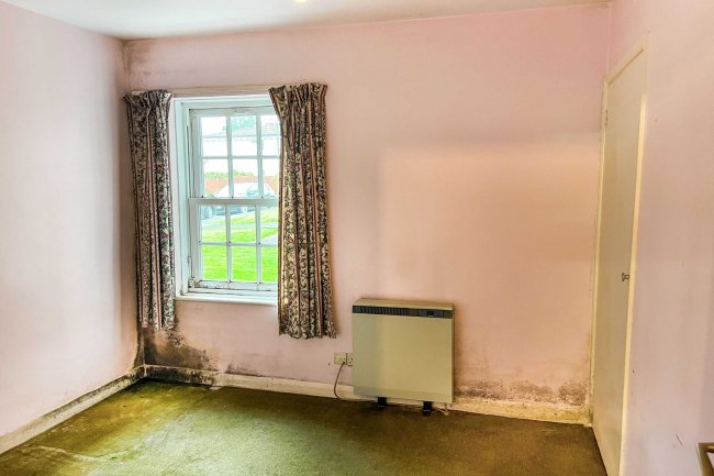 5 Little Orchard Close, Pinner, Middlesex,HA5 3DR
 2