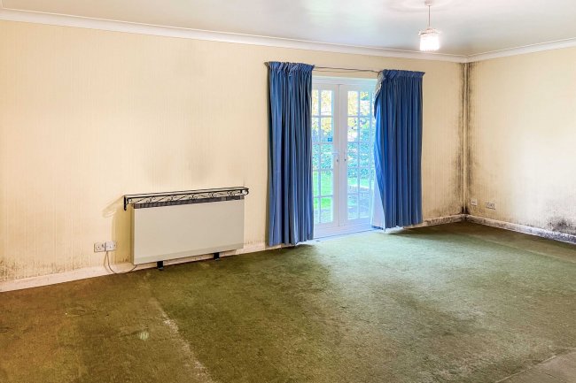 5 Little Orchard Close, Pinner, Middlesex,HA5 3DR
 2