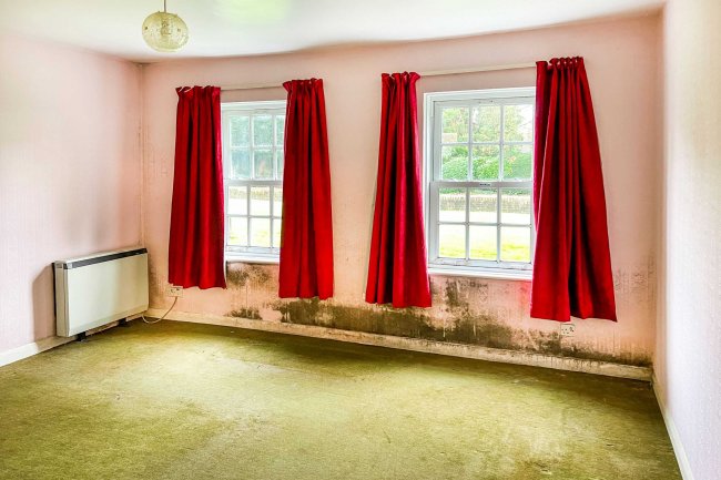 5 Little Orchard Close, Pinner, Middlesex,HA5 3DR
 2