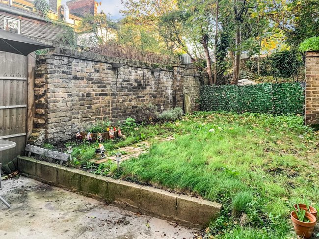 108c Blackheath Road, London, SE10 8DA 
 7