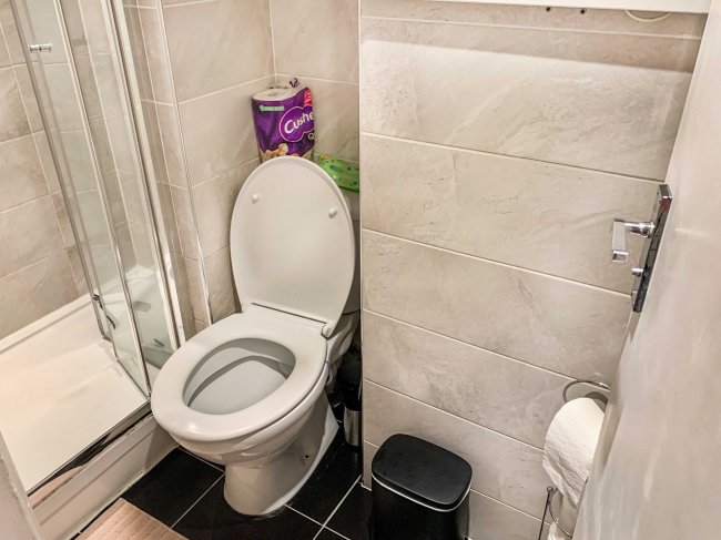 108c Blackheath Road, London, SE10 8DA 
 7