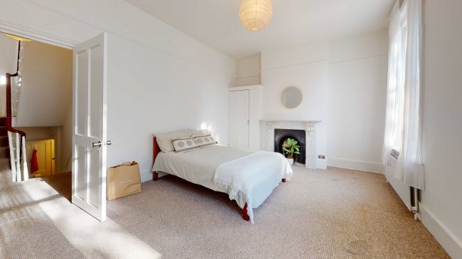 1 Digby Crescent, Finsbury Park, London, N4 2HS
 7