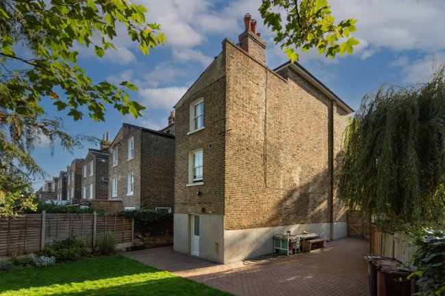 1 Digby Crescent, Finsbury Park, London, N4 2HS
 7