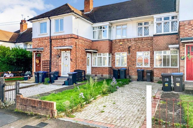 18 Barnard Gardens, New Malden, KT3 6QG 9