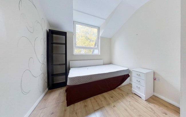 Royal Oak, 250 St Johns Way, Archway, London N19 3RJ 5