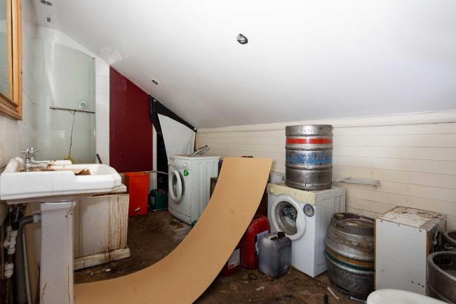 Sir Robert Peel, 16 Hillingdon Street, Walworth, London SE17 3UF 8