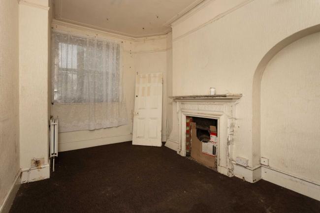 Sir Robert Peel, 16 Hillingdon Street, Walworth, London SE17 3UF 8