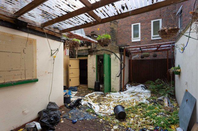 Sir Robert Peel, 16 Hillingdon Street, Walworth, London SE17 3UF 8