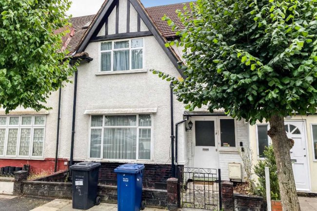 9 Alyth Gardens, Temple Fortune, London NW11 7EN 2