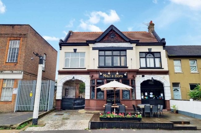 Malt & Hops, 891 High Road, North Finchley, London N12 8QA 9