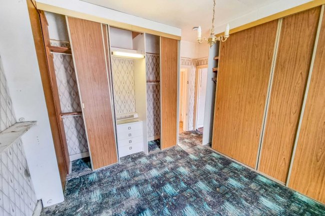 43 Manor Road, Enfield, EN2 0AN
 9