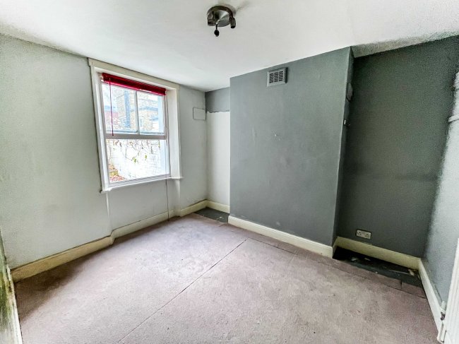 20A Gayford Road, London W12 9BN 1