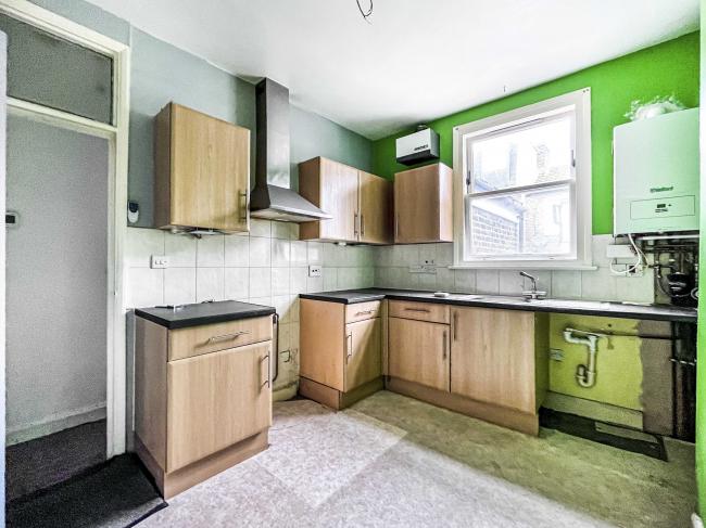 20A Gayford Road, London W12 9BN 1