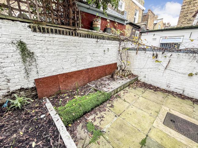 20A Gayford Road, London W12 9BN 1