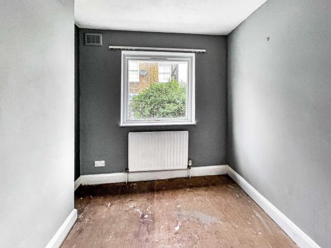 20A Gayford Road, London W12 9BN 1