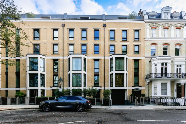 1 Vicarage Gate House, Vicarage Gate, Kensington, London W8 4AQ 1