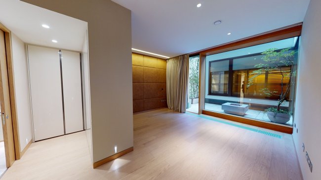 1 Vicarage Gate House, Vicarage Gate, Kensington, London W8 4AQ 1