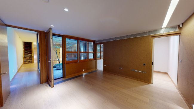 1 Vicarage Gate House, Vicarage Gate, Kensington, London W8 4AQ 1