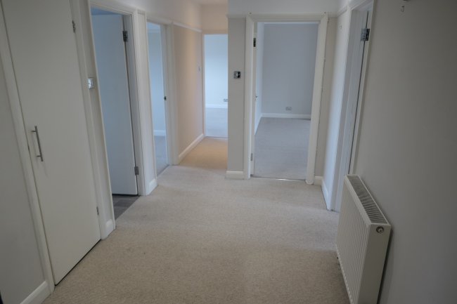 33 St Leonards Court, St Leonards Road, East Sheen, London SW14 7NG 6