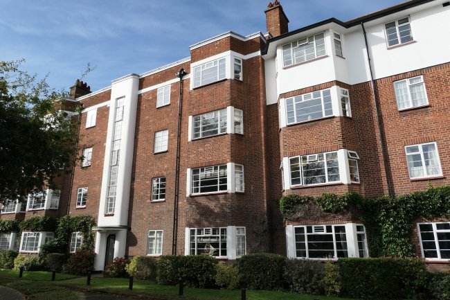 33 St Leonards Court, St Leonards Road, East Sheen, London SW14 7NG 6