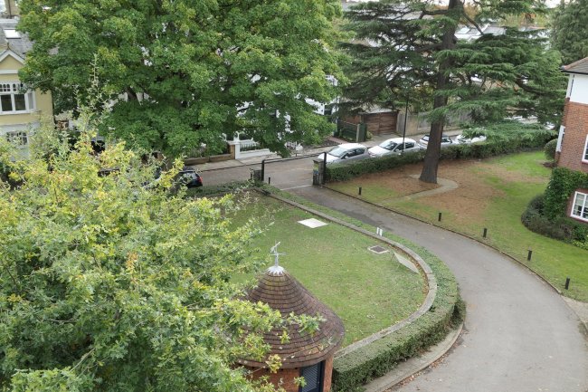 33 St Leonards Court, St Leonards Road, East Sheen, London SW14 7NG 6