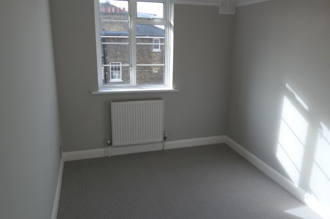 85 St Leonards Court, St Leonards Road, East Sheen, London SW14 7LS 9