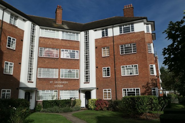 85 St Leonards Court, St Leonards Road, East Sheen, London SW14 7LS 9