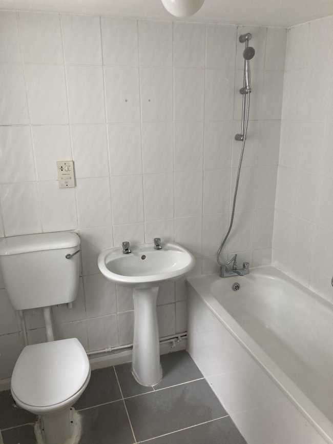 20 Borough Hill, Croydon, Surrey CR0 4LN 4