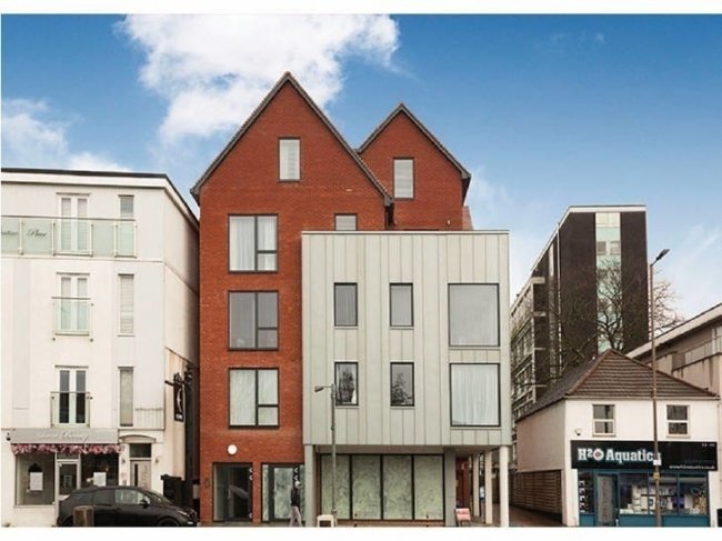 17 Ongar Road, Brentwood, Essex CM15 9AU 9