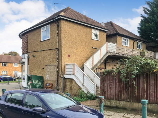 69 Poole Road, Epsom, Surrey, KT19 9SQ 2