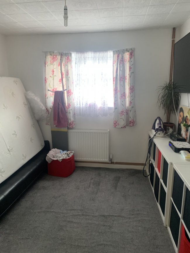 69 Poole Road, Epsom, Surrey, KT19 9SQ 2