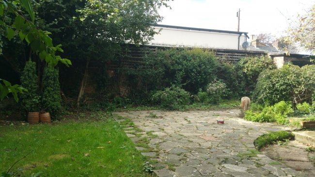 8 Cleveland Road, Uxbridge, Middlesex UB8 2DW 7