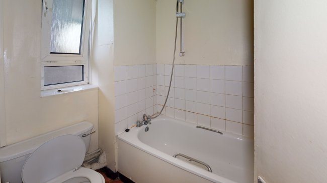 17 Tasker House, Wallwood Street, London E14 7AJ 1