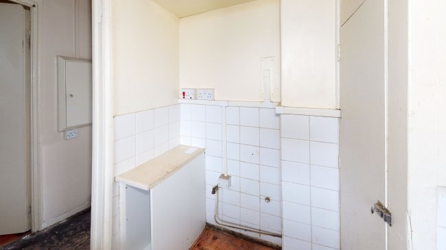 17 Tasker House, Wallwood Street, London E14 7AJ 1