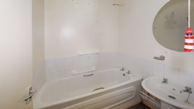 31 Colebrook House, Brabazon Street, London E14 6LB 5