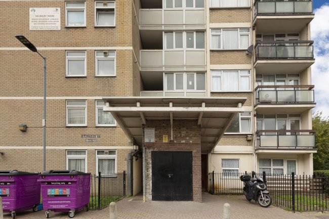 34 Salisbury House, Hobday Street, London E14 6AY 1