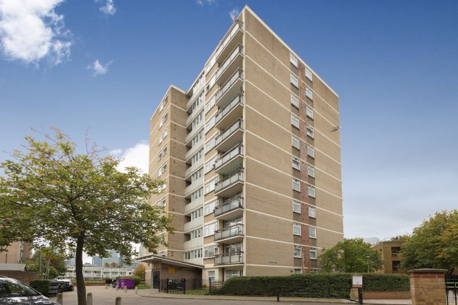 34 Salisbury House, Hobday Street, London E14 6AY 1