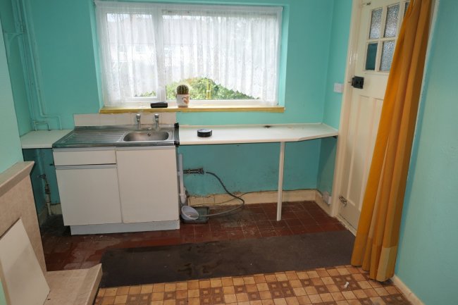 25 Shaxton Crescent, New Addington, Croydon CR0 0NW 7